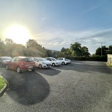 + Parking Prive